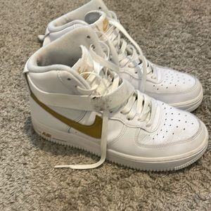 I am selling air force 1 white and gold, size 8